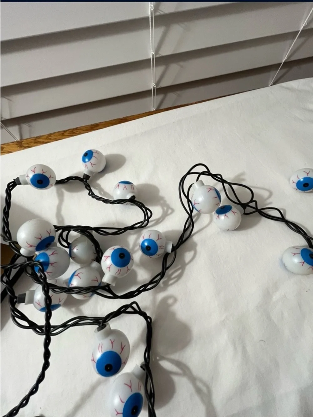 Totally Ghoul 20-Count LED Eyeball Light Set - Blue Eyeballs